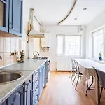 комфортная возле областной лечебницы, моря и куяльника * Odessa