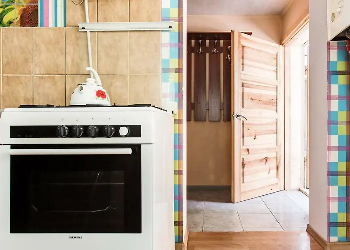 комфортная возле областной лечебницы, моря и куяльника